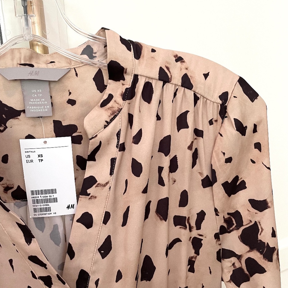 NWT! H&M | Animal Print Shirtdress with Belt - Picture 3 of 7